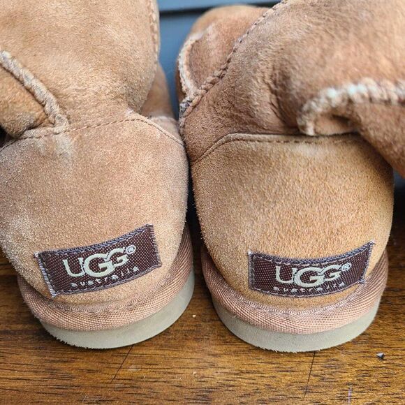 UGG Original Tan Suede Shearling Boot size 6 - Picture 2 of 8